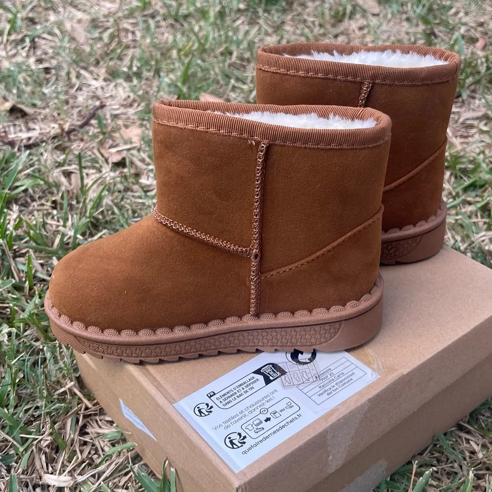SOLD- Sold- Cozy Toddler Girls Boots - Picture 6 of 10
